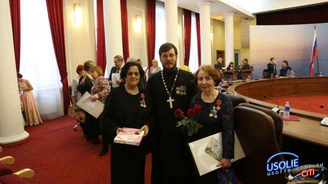 В честь Дня матери усольчанке Галине Питателевой вручили серьезную награду