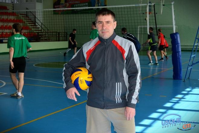 Главный отец города провел ежегодный волейбольный турнир памяти Тимофеева Валерия