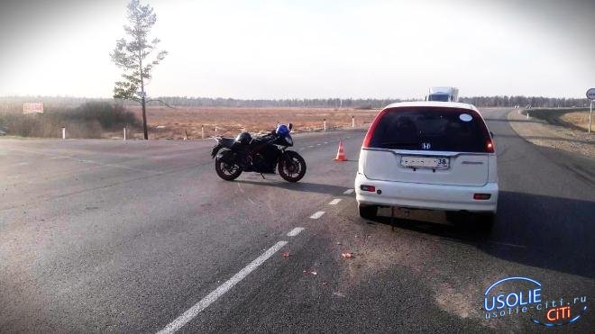 В Усольском районе мотоциклист пошёл на таран с иномаркой