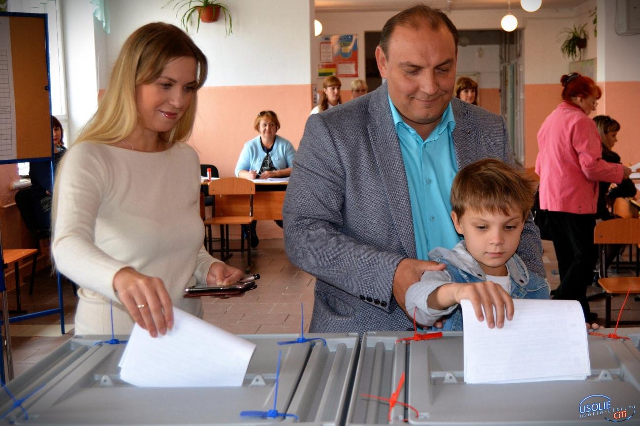 На участках - очереди: Усольчане активно голосуют, выбирая депутатов Законодательного собрания и городской Думы