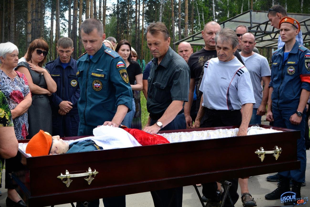 Без шанса на жизнь: В Усолье установили памятную доску в честь погибшего на пожаре Колягину Максиму