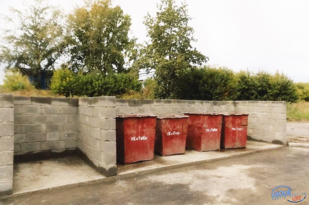 В Усолье обновляются площадки под мусорные контейнеры