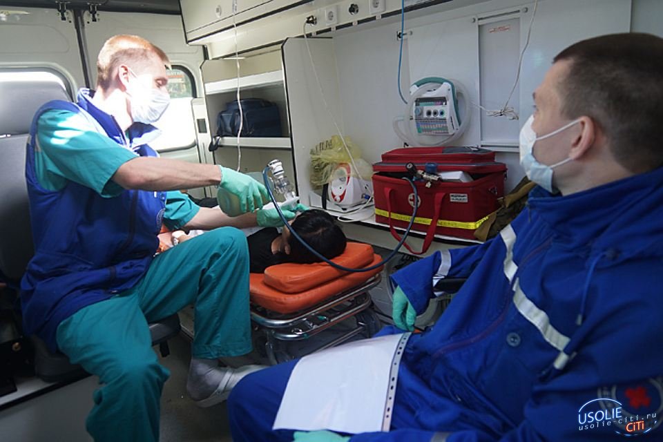 Усольские спасатели и медики помогли пострадавшему в ДТП