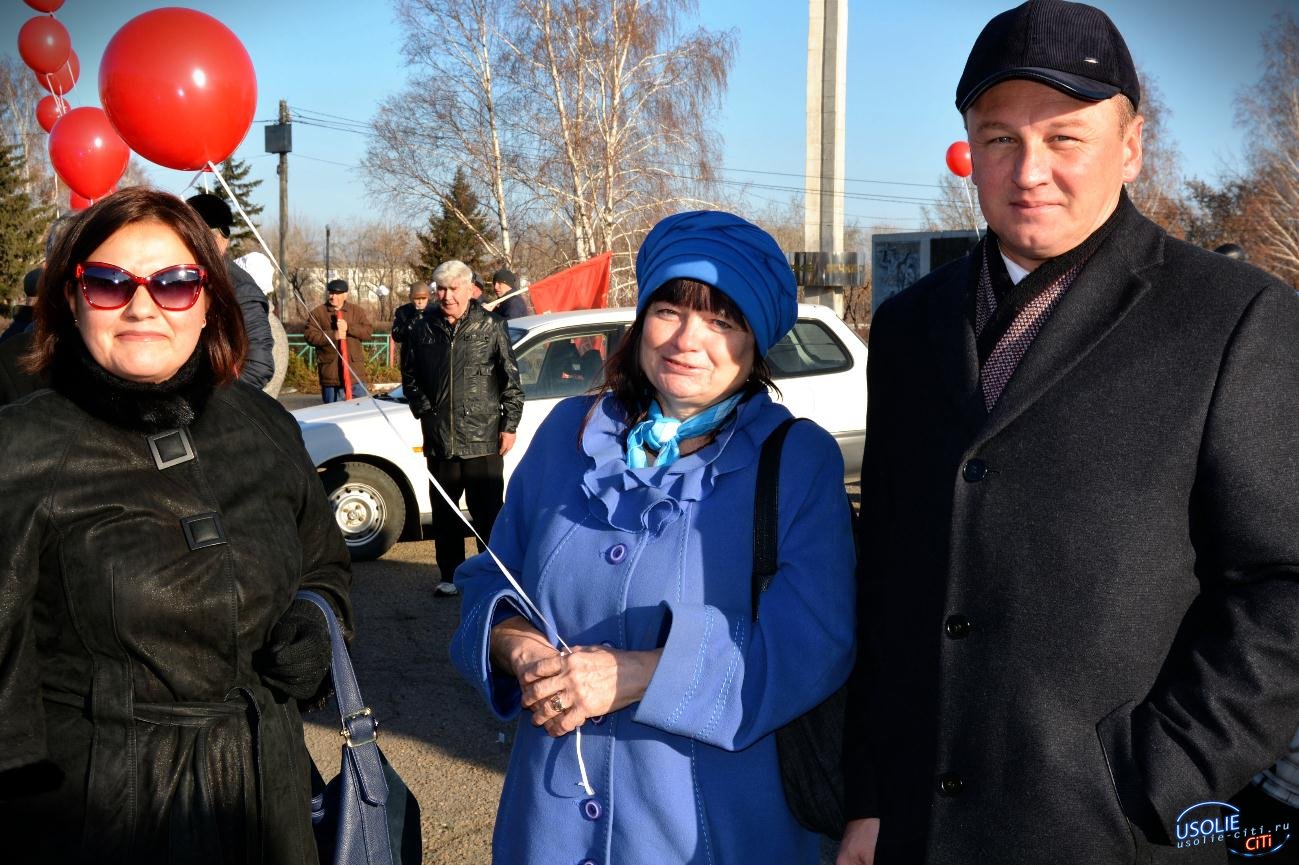 Роман Габов вывел усольчан на марш комсомольцев