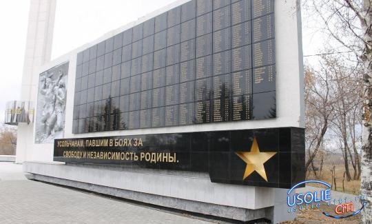Родителей школьниц, похулиганивших на усольском Мемориале, наказали