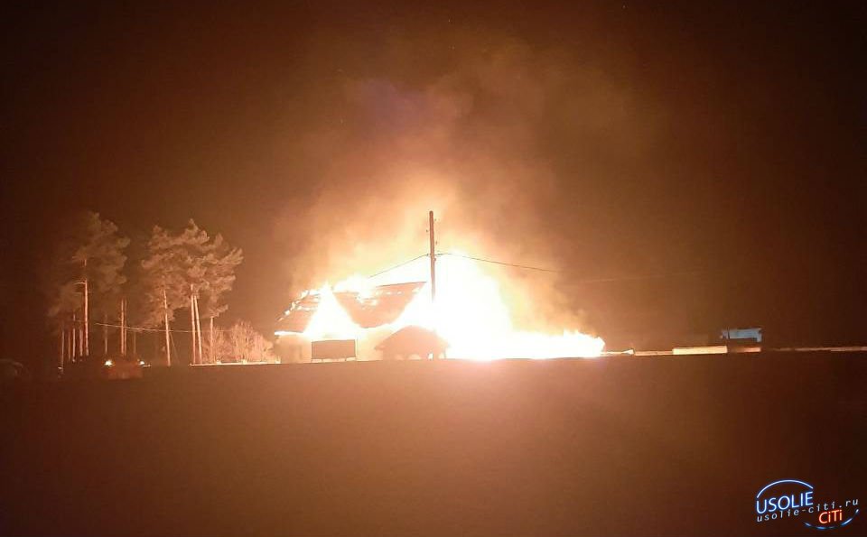 Дом заведующего гаража птицефабрики сгорел в Сосновке 