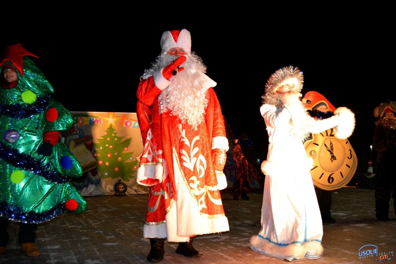 Дед Мороз в хромовых сапогах зажег главную елку Усолья
