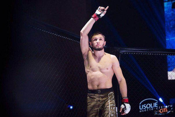 Усольский боец Максим Буторин стал чемпионом Сибири по тайскому боксу