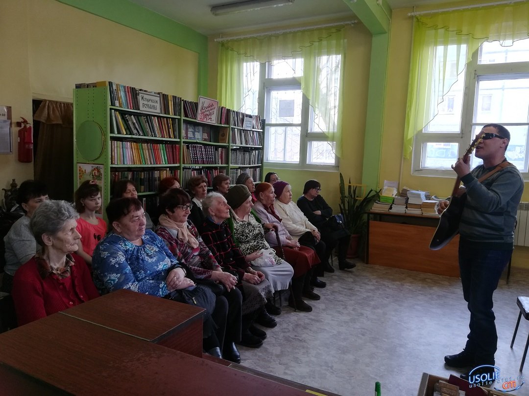Разных народов - большая семья. Русские,татары, буряты делились творчеством в усольской библиотеке