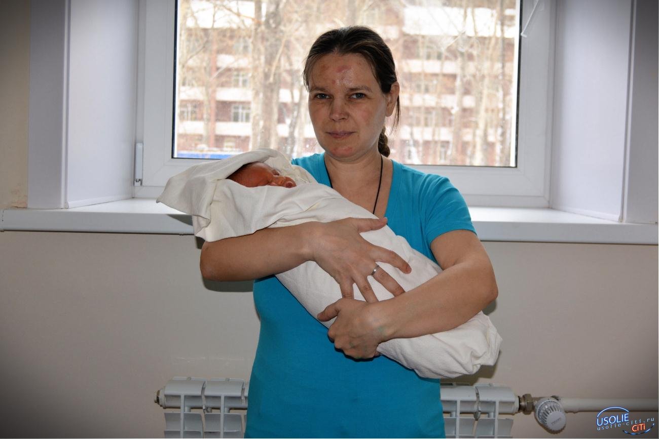 Сегодня первых новорожденных выписали из отремонтированного усольского роддома