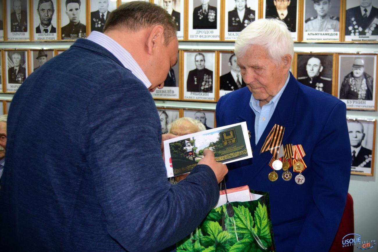 Максим Торопкин поклонился усольским ветеранам Великой Отечественной войны