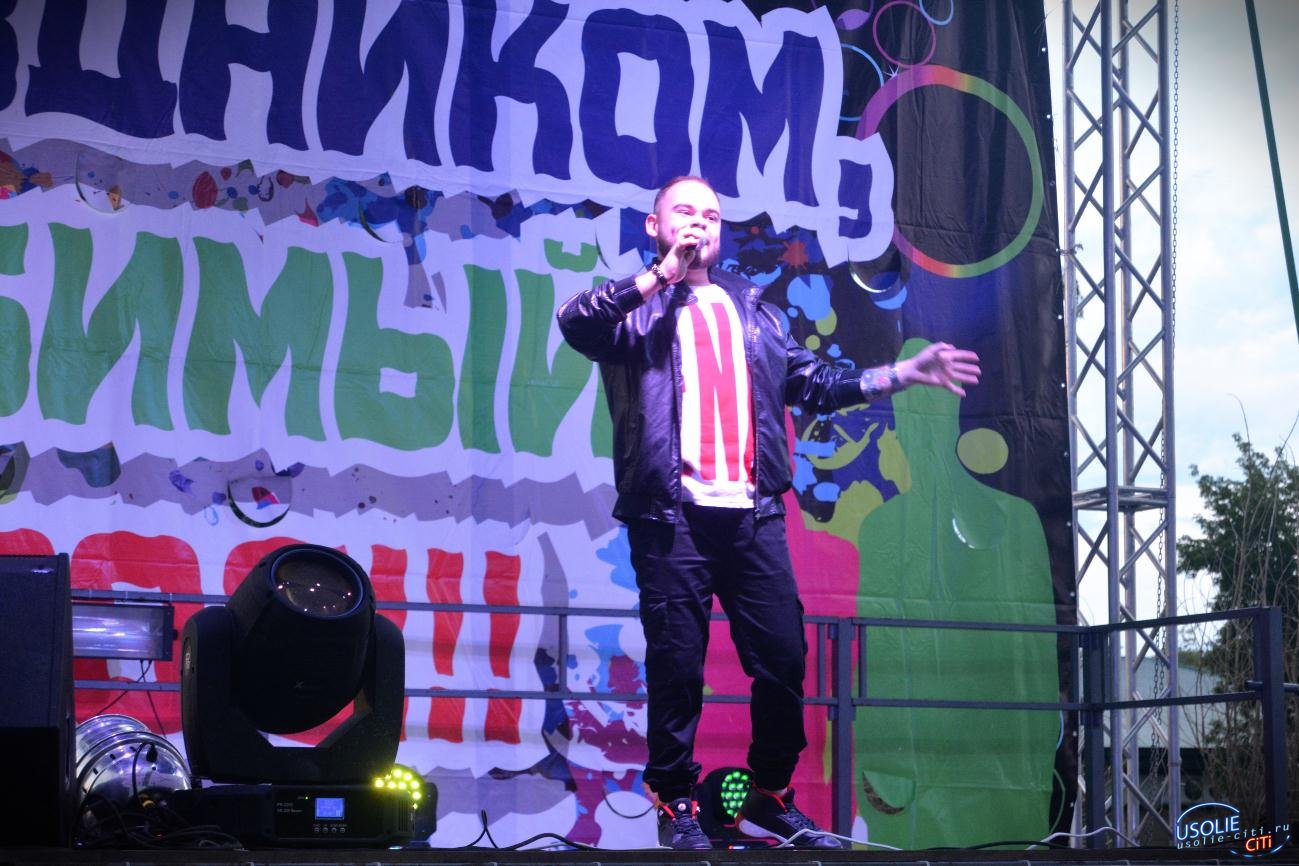 Празднование Дня молодежи в Усолье закончилось сюрпризом от Сергея Мельникова