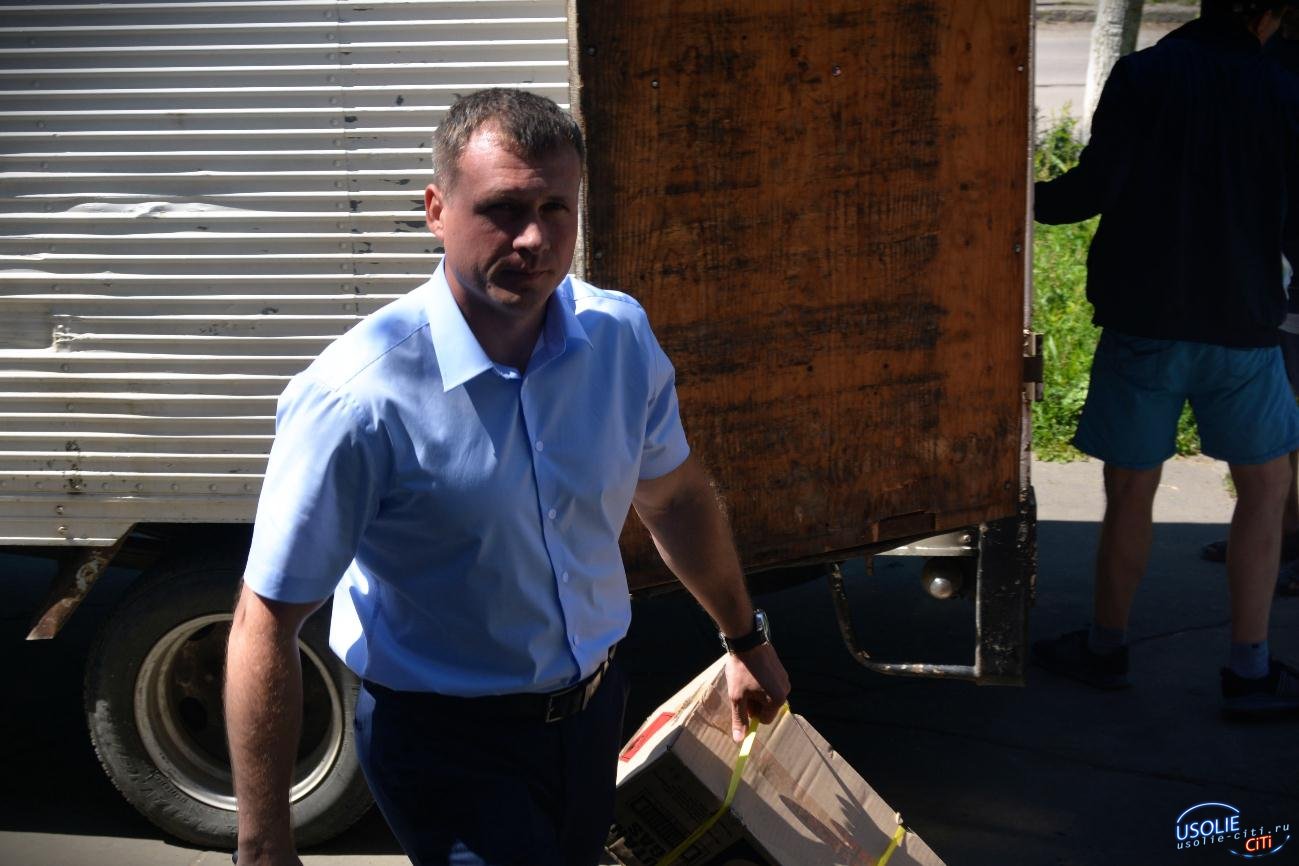 Усольчанин Сергей Троянов отправил грузовик гуманитарной помощи в Тулун