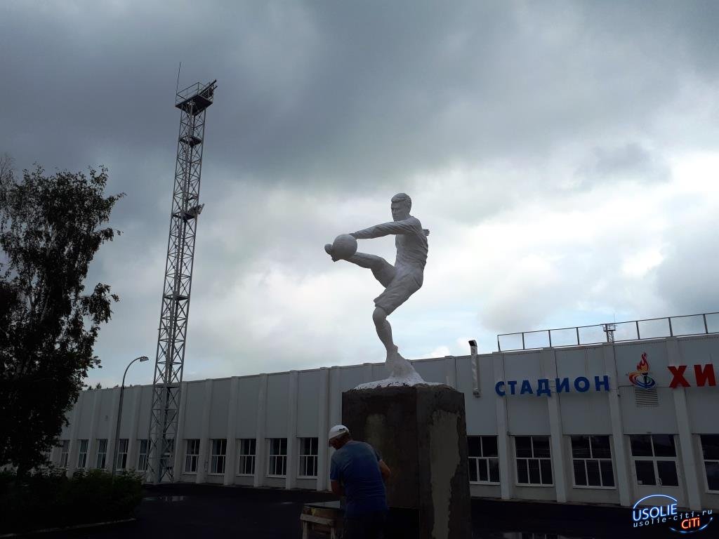 В Усолье установили скульптуру футболиста