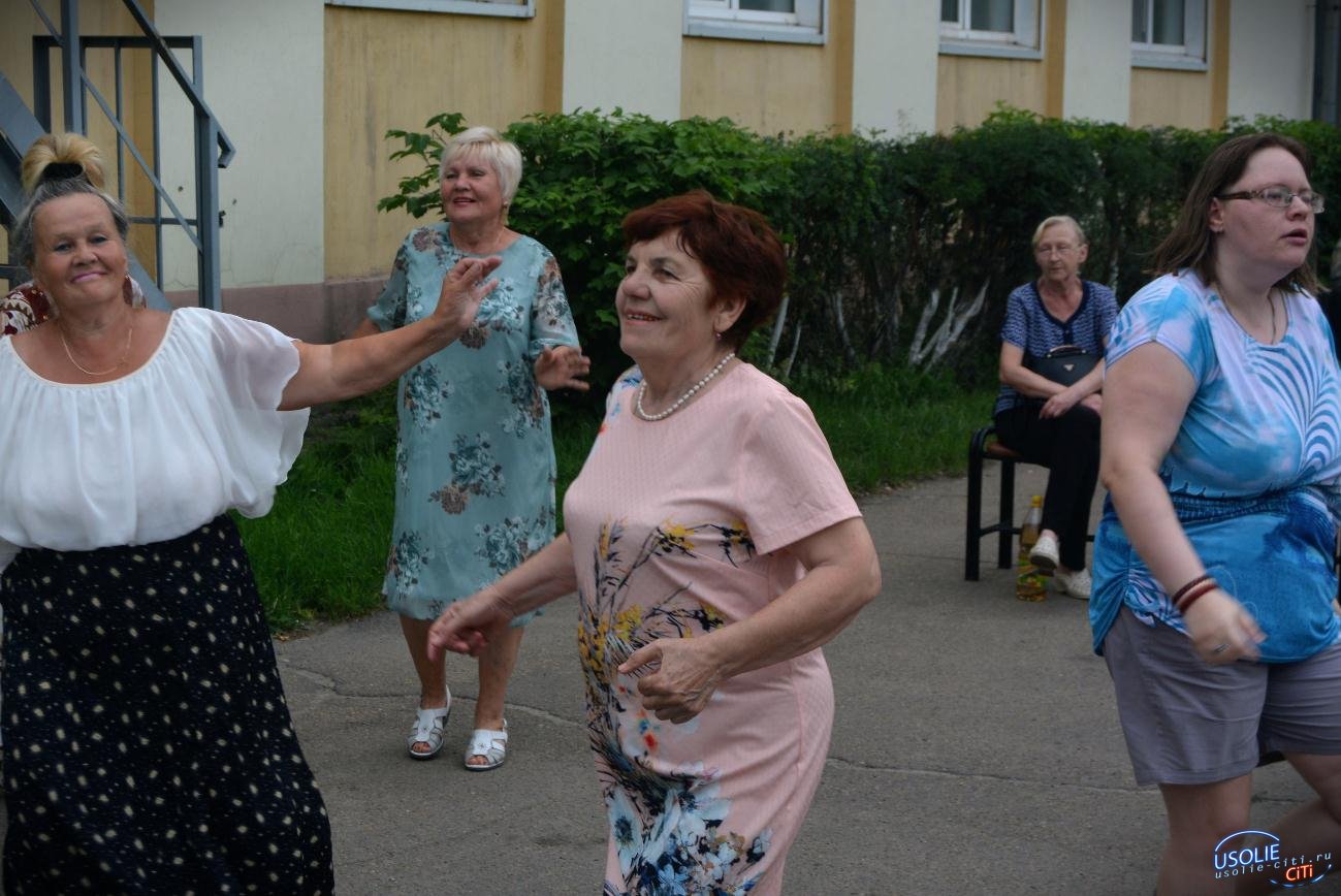 В Усолье прошла ретро дискотека