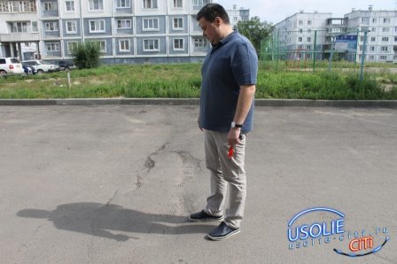 Вадим Кучаров проверил состояние двора после благоустройства