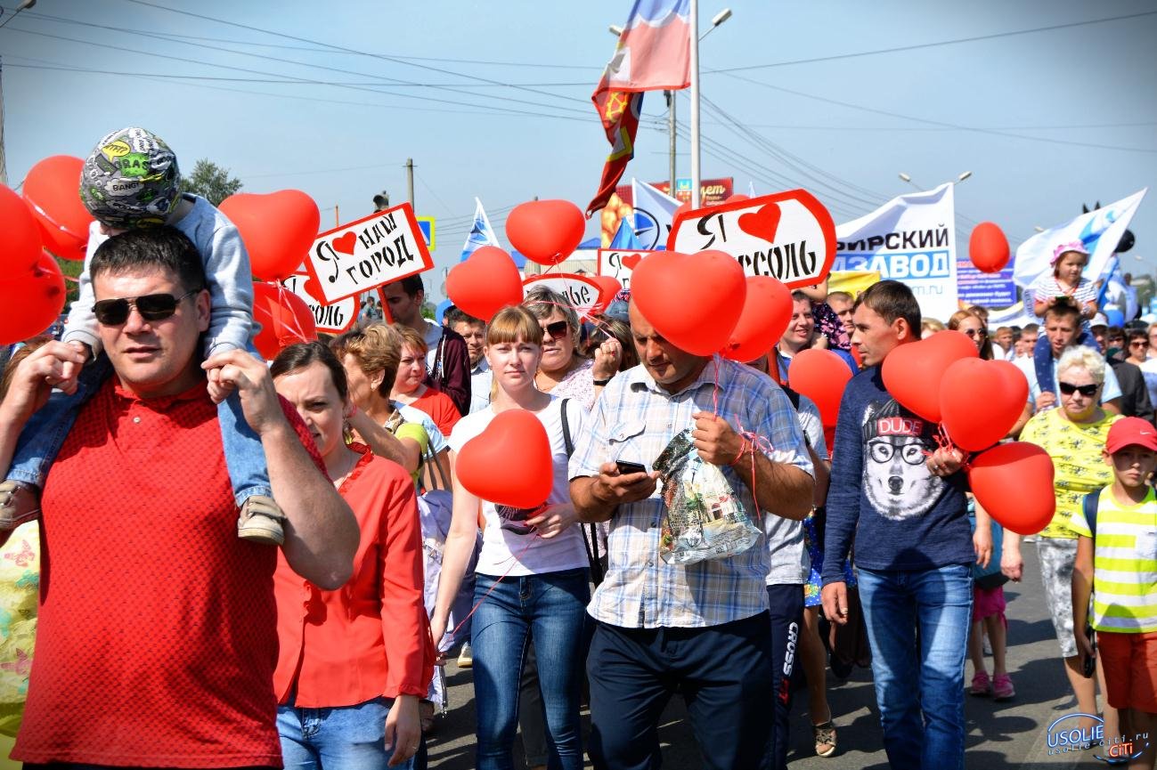 Народный мэр Усолья вывел на шествие пять тысяч жителей города