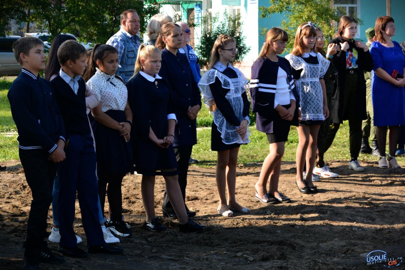 В Железнодорожном открыли памятник морякам Усольского района