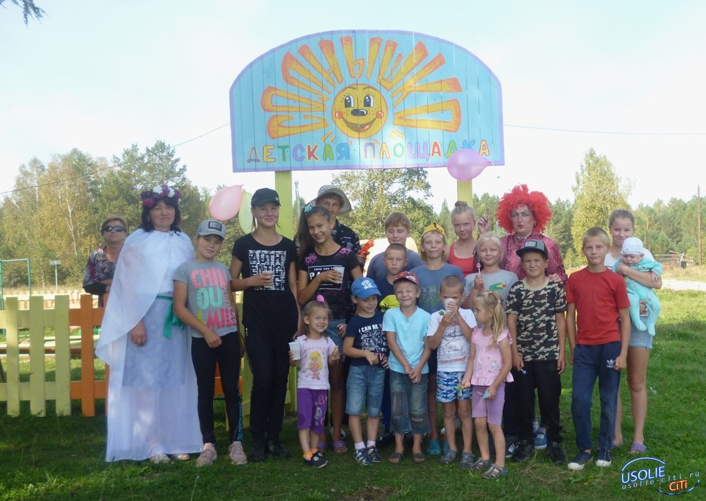 В Усольской районе состоялось открытие обновленной детской площадки