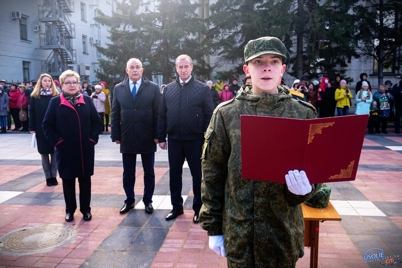 Губернатор вручил усольским кадетам командирские часы