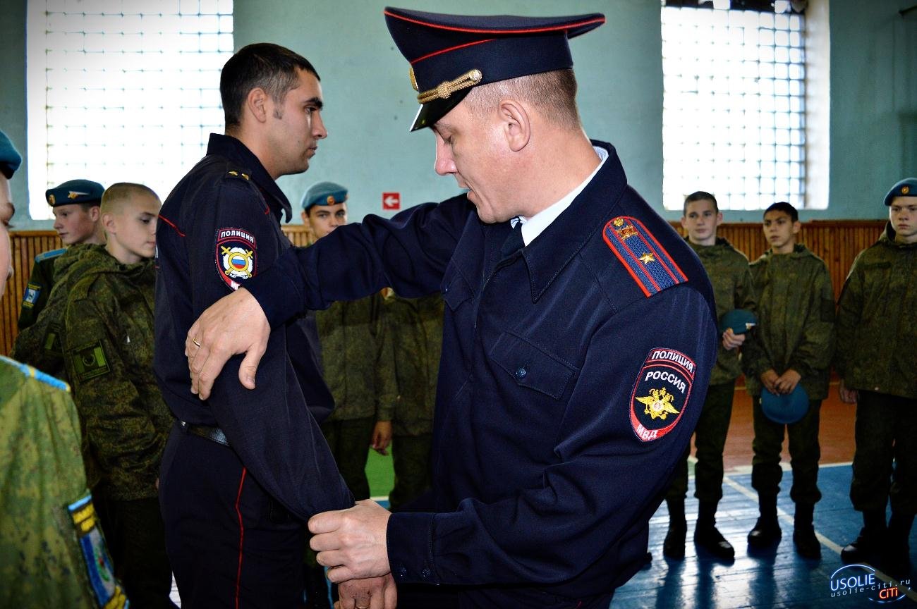 Усольские полицейские и ветераны ОВД проводят «Уроки мужества»