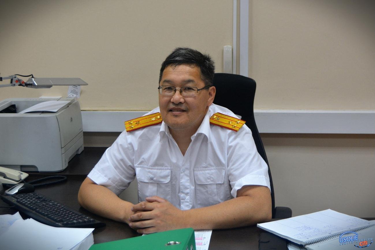 Валентин Хангаев поздравляет сотрудников полиции Усолья с профессиональным праздником