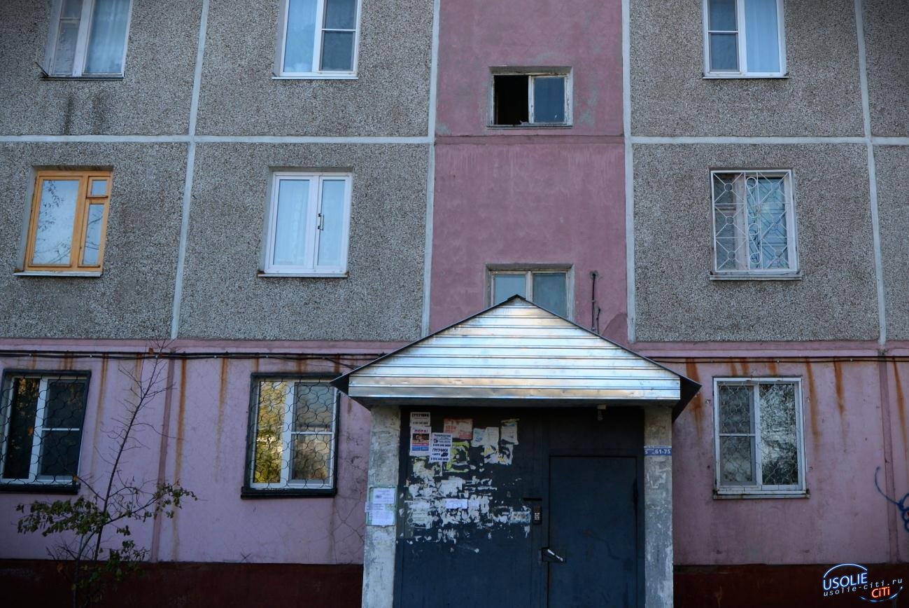 Житель Усольского района выкинул жену с балкона