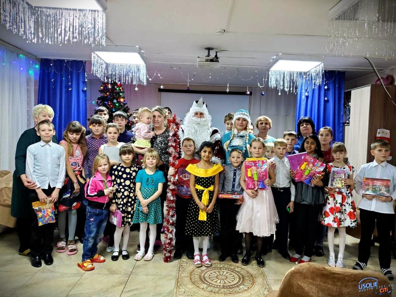Дед мороз Троянов подарил новогодний праздник в Усольском районе