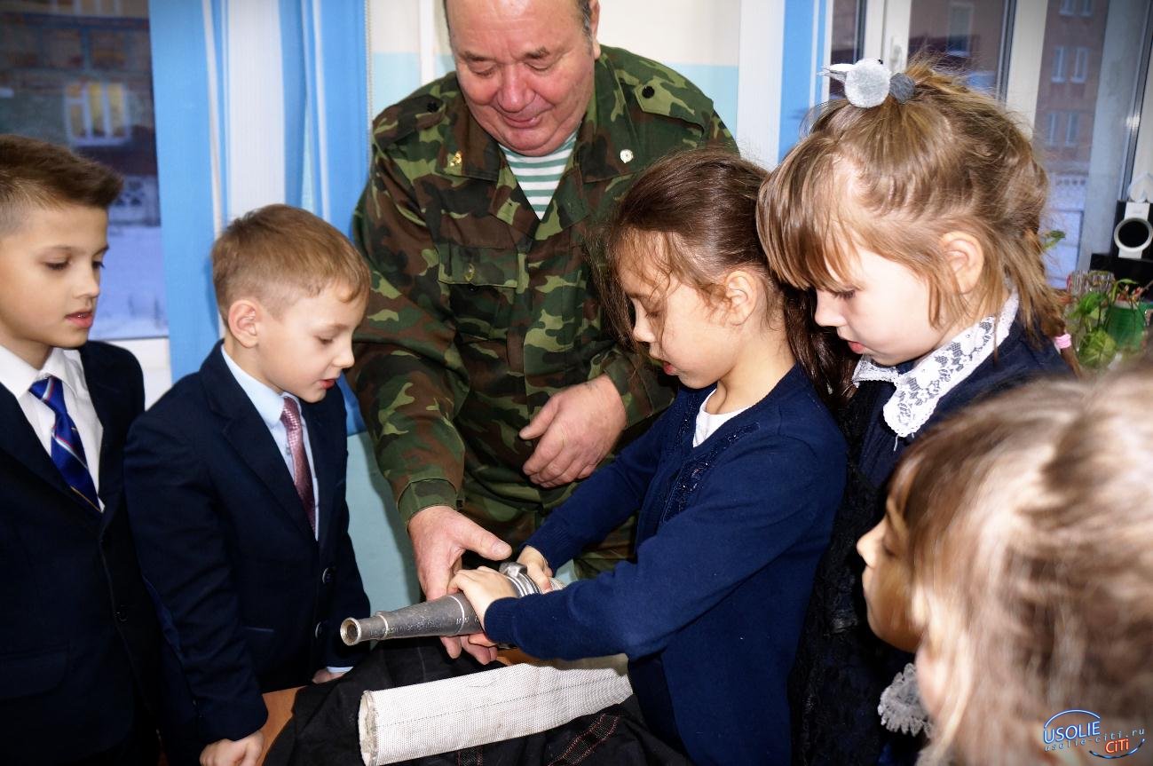 Школьники в Усолье учились разборке-сборке АК-74