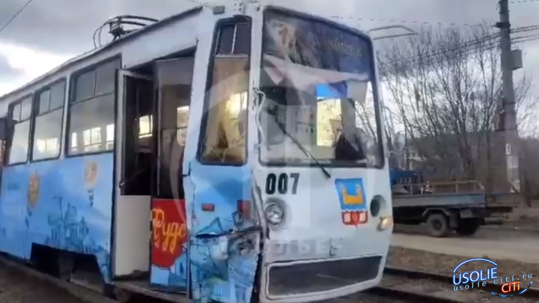 Уникальный трамвай пострадал в ДТП в Усолье