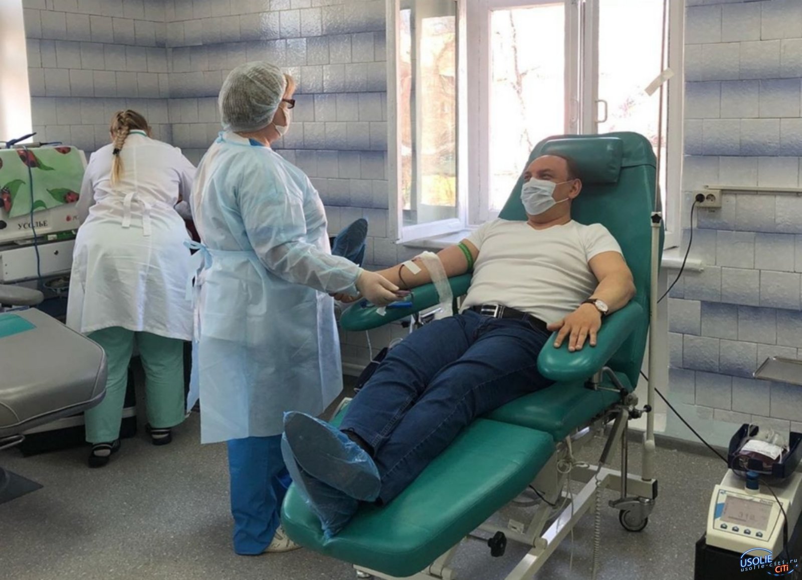 М. Торопкин принял участие в акции по сдаче крови в Усолье
