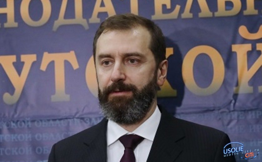 Александр Ведерников поздравляет усольчан от имени депутатов Заксобрания