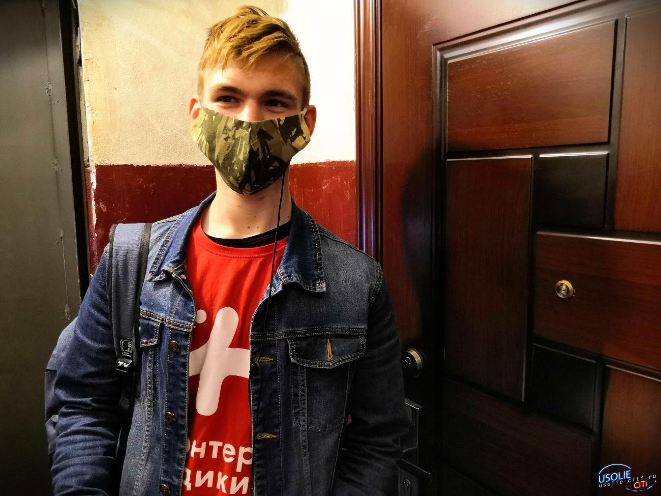 Волонтёры  в Усолье разносят маски по квартирам