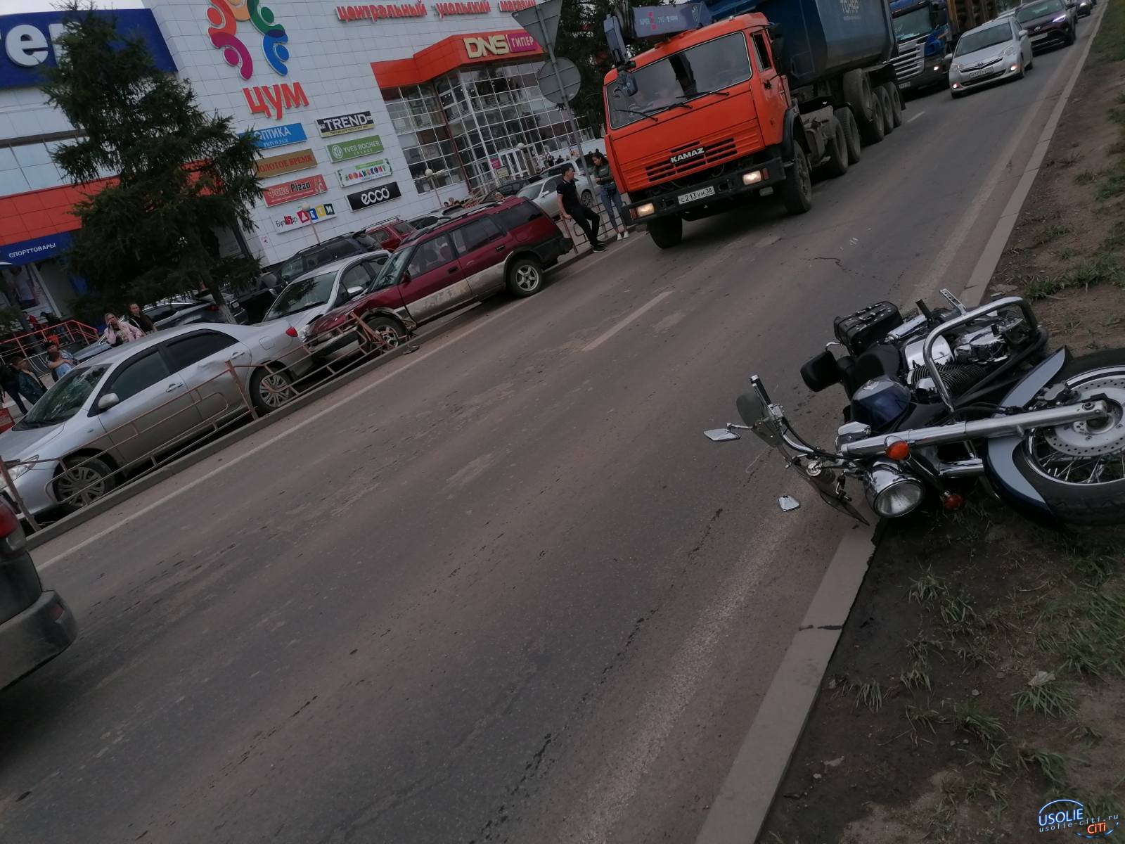ДТП возле ЦУМа: Иркутский мотоциклист пострадал
