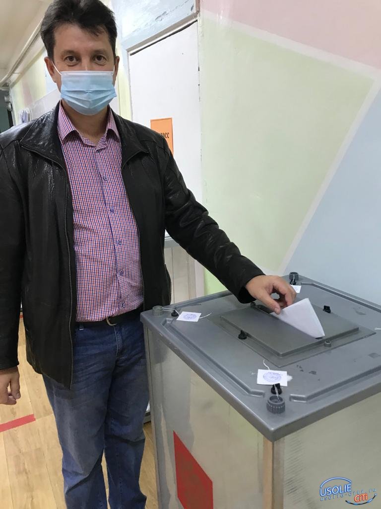 Мэр Усольского района Виталий Матюха проголосовал на выборах губернатора