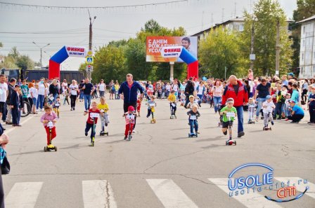 В День города в Усолье - праздничный заезд на самокатах.