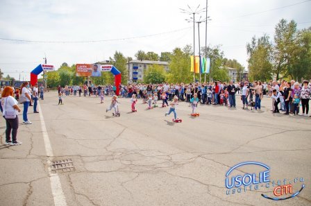 В День города в Усолье - праздничный заезд на самокатах.