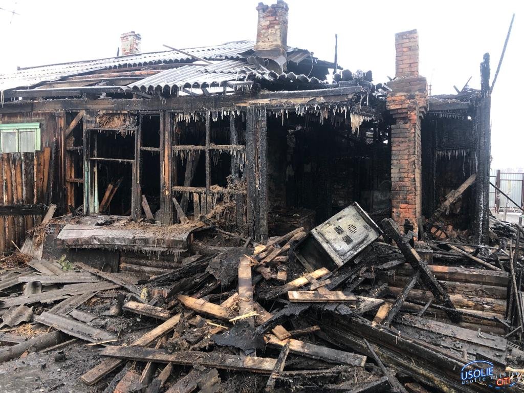 Три дома сгорели в Усольском районе из-за неисправной электропроводки