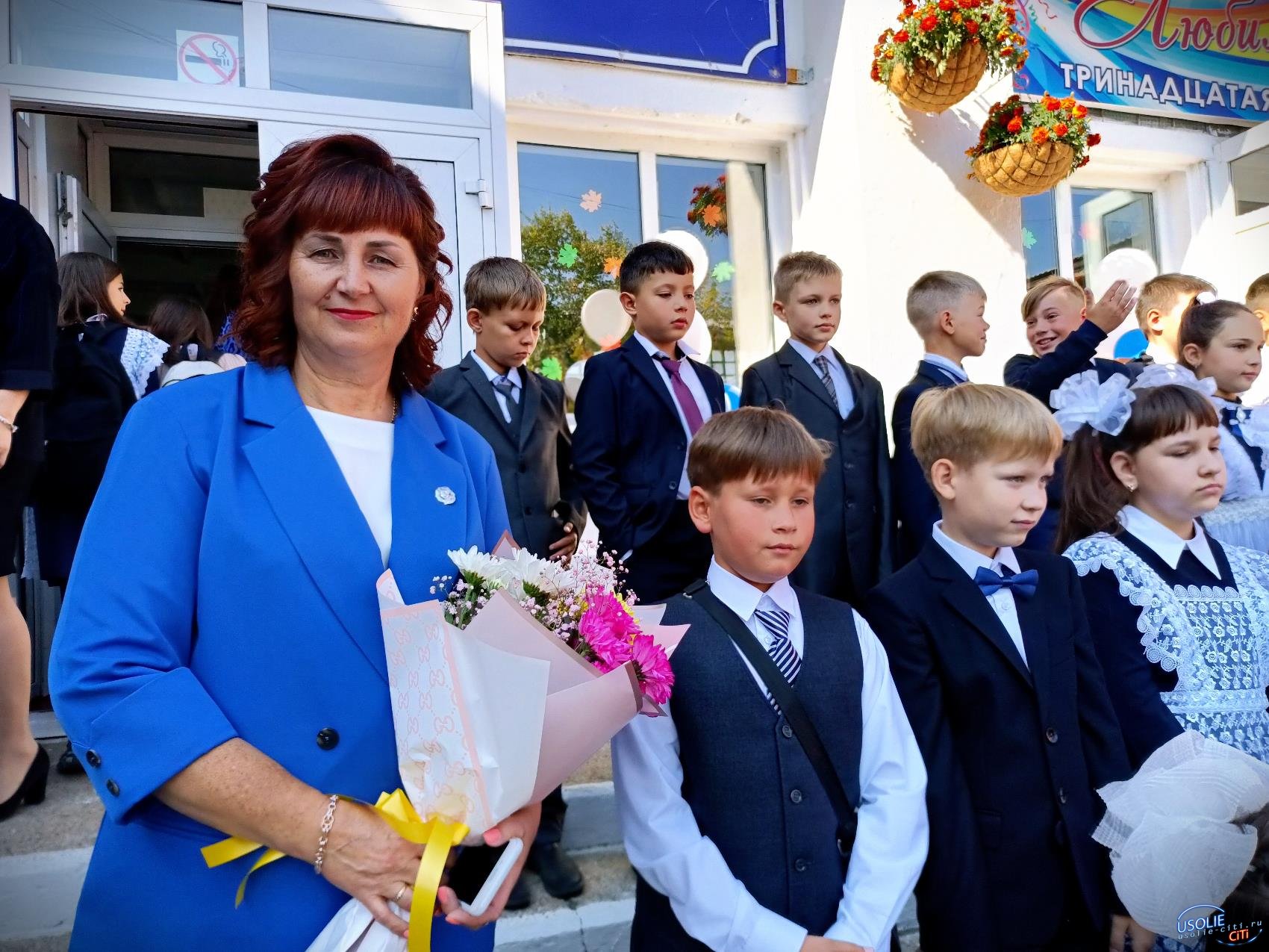 Фоторепортаж. В День знаний исполнили гимн России во всех школах Усолья »  Городской портал Усолье-Сибирское