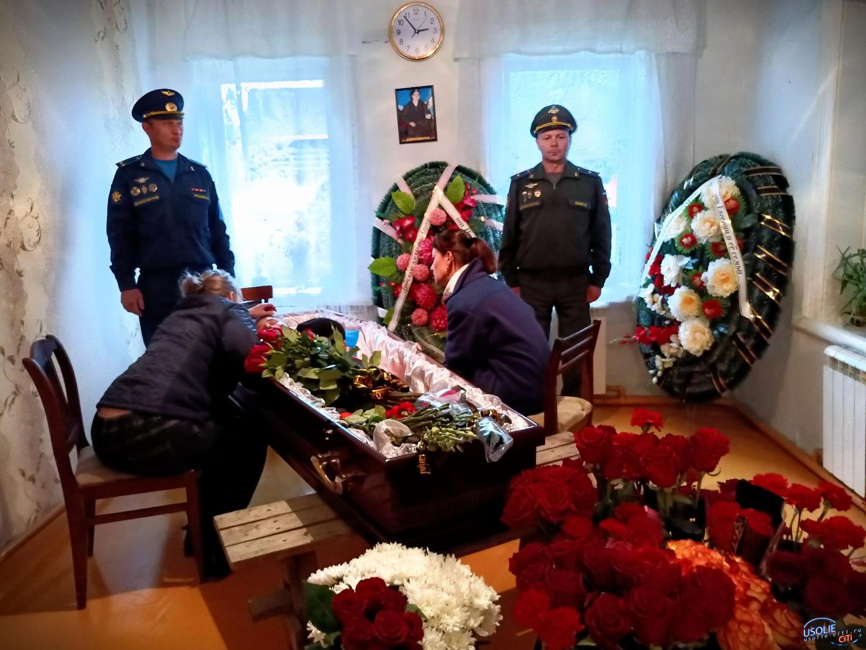 В Усолье простились с погибшим на Украине добровольцем. Сегодня похоронят еще одного офицера
