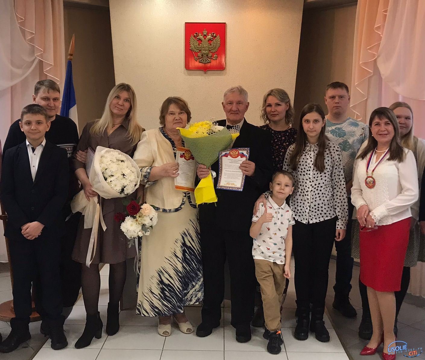 Сапфировой свадьбой завершили год супруги Михайловы из Усолья