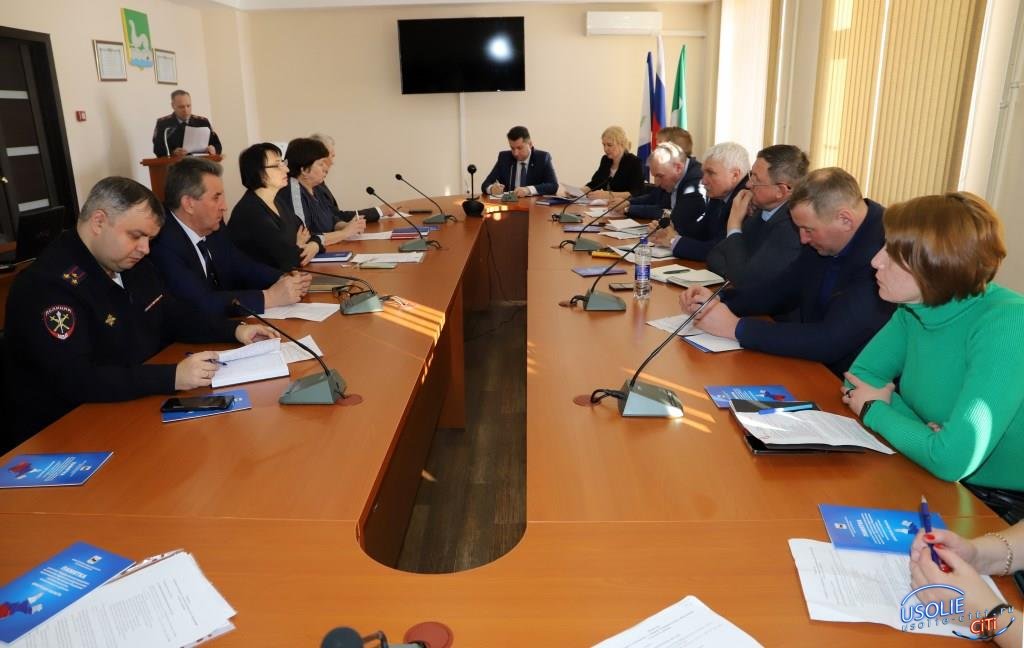 Мэр Усольского района провёл планёрное совещание с главами