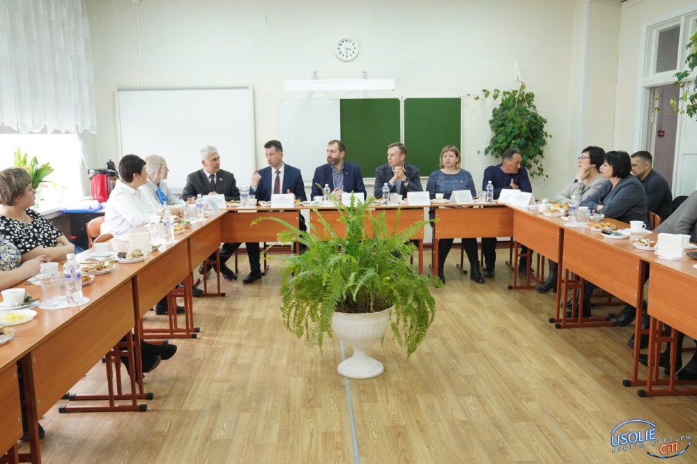 Спикер областного парламента встретился с педагогами Усольского района