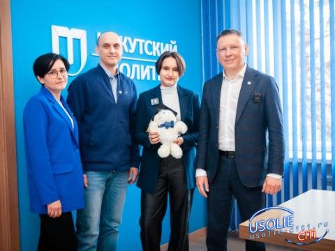 Ректор ИРНИТУ встретился с отличницей из Усолья Александрой Нечаевой