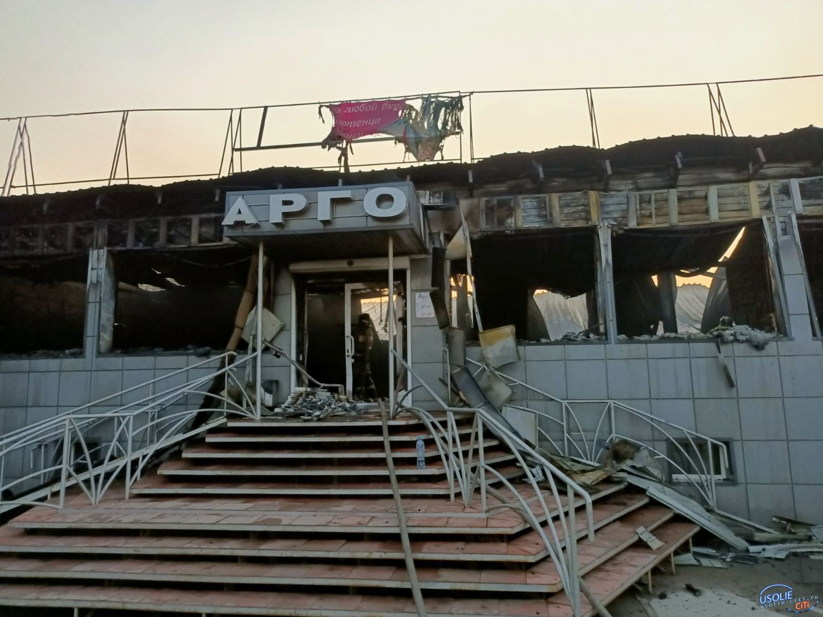 Ночью в Усолье сгорел торговый центр Арго