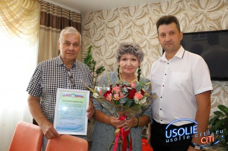 Мэр района поздравил «золотых» супругов