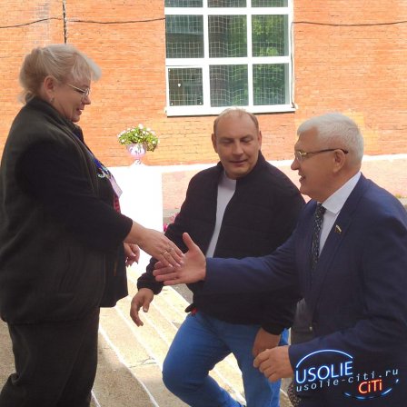 Сенатор Брилка посетил избирательные участки  Усолья