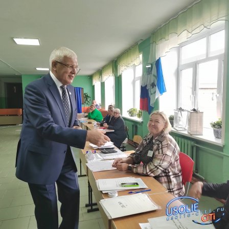 Сенатор Брилка посетил избирательные участки  Усолья