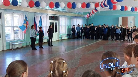 В Усолье-Сибирском сотрудники Госавтоинспекции призывают школьников к внимательности на дороге
