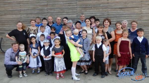 Семья из Усольского района воспитала 32 ребенка